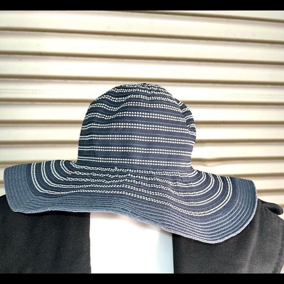 Solaris floppy sun beach hat with wide brim UV protection - Picture 4 of 6